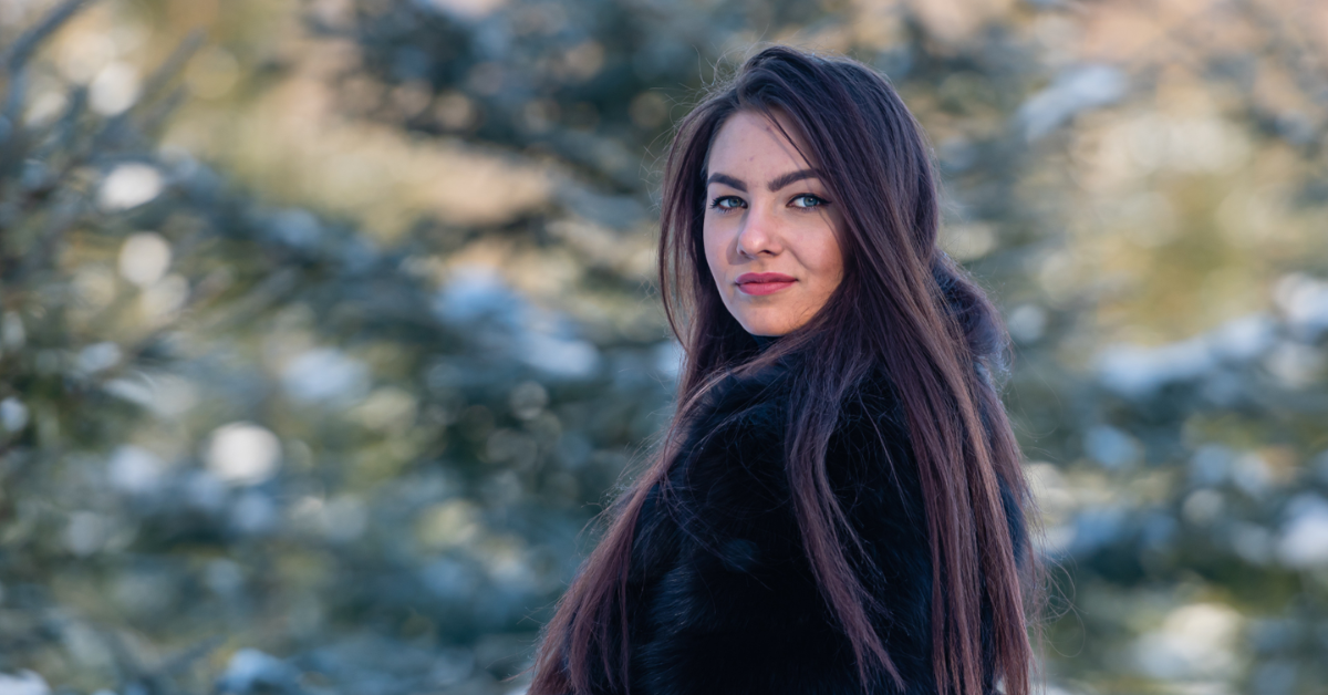 5 Zodiac Signs That Often Have Ocean Eyes and an Unforgettable Presence